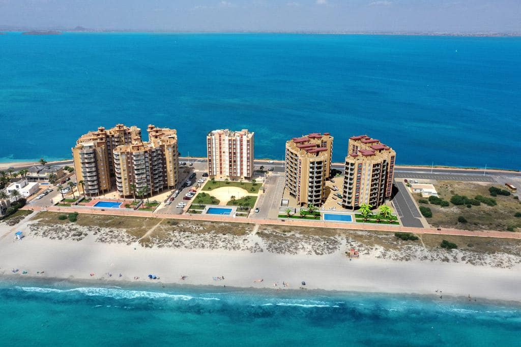 2 sovrum Lägenhet till salu i La Manga del Mar Menor med pool - 263 000 € (Ref: 10011767)