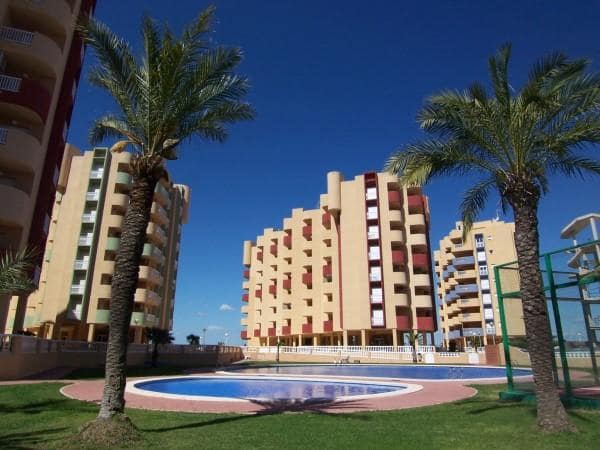 2 slaapkamer Flat te koop in La Manga del Mar Menor met zwembad - € 160.000 (Ref: 10011769)