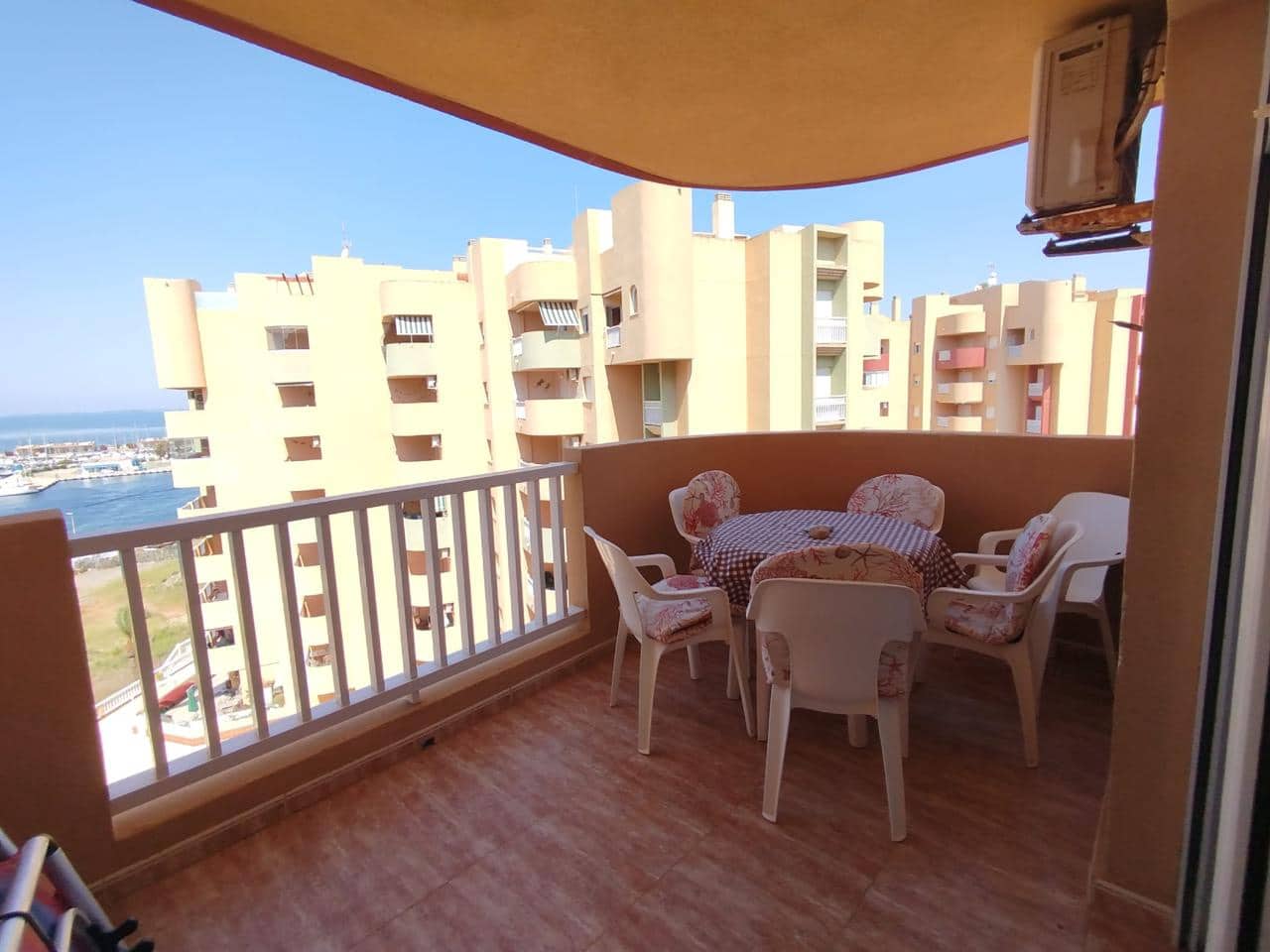 2 slaapkamer Flat te koop in La Manga del Mar Menor met zwembad - € 160.000 (Ref: 10011769)