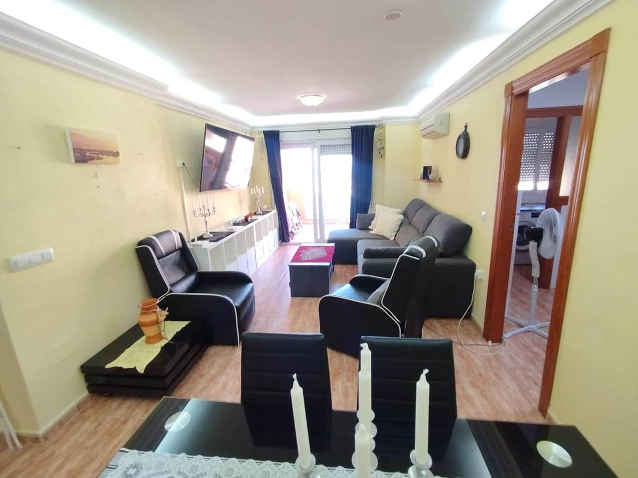 2 slaapkamer Flat te koop in La Manga del Mar Menor met zwembad - € 160.000 (Ref: 10011769)