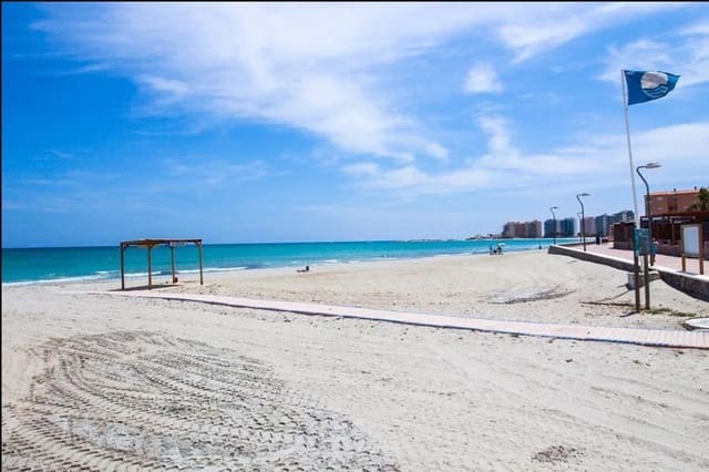 2 soverom Leilighet til salgs i La Manga del Mar Menor med svømmebasseng - € 160 000 (Ref: 10011769)