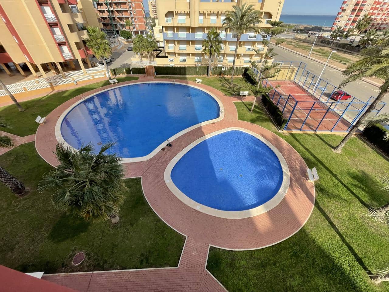 2 slaapkamer Flat te koop in La Manga del Mar Menor met zwembad - € 160.000 (Ref: 10011769)