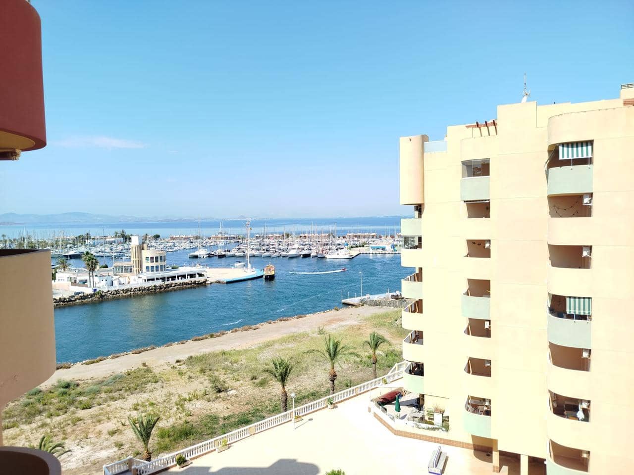 2 slaapkamer Flat te koop in La Manga del Mar Menor met zwembad - € 160.000 (Ref: 10011769)