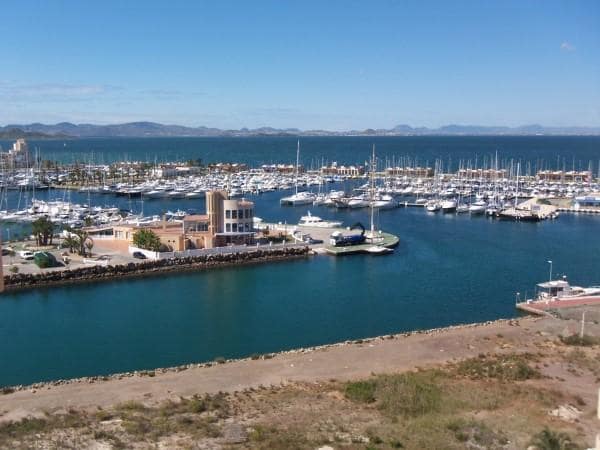2 slaapkamer Flat te koop in La Manga del Mar Menor met zwembad - € 160.000 (Ref: 10011769)