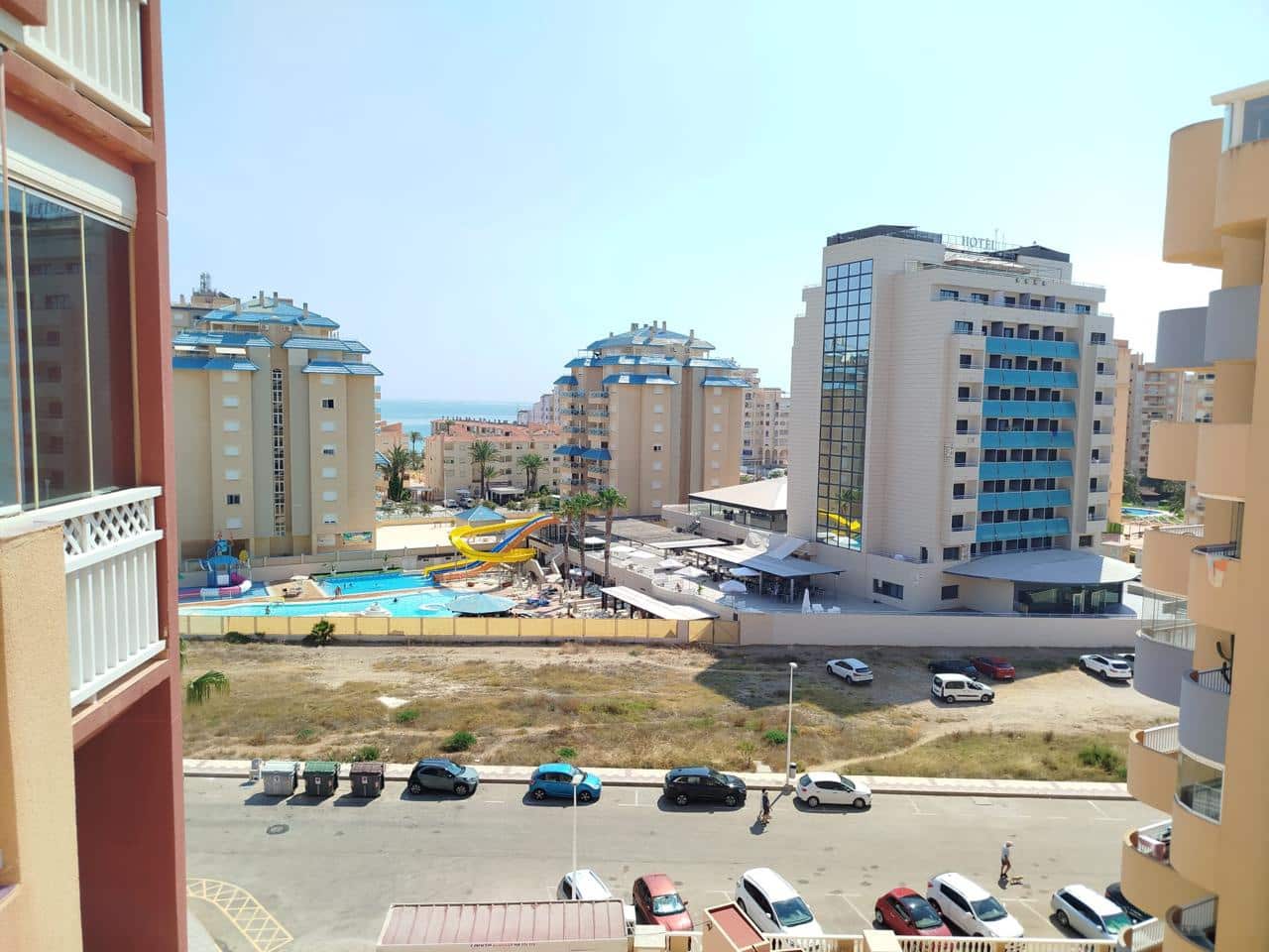 2 slaapkamer Flat te koop in La Manga del Mar Menor met zwembad - € 160.000 (Ref: 10011769)
