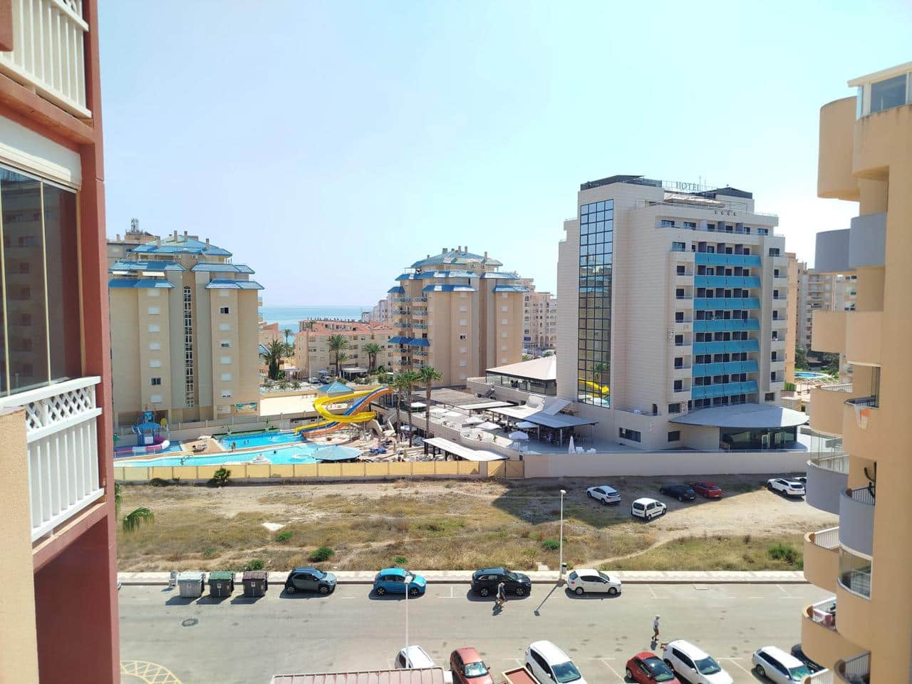 2 slaapkamer Flat te koop in La Manga del Mar Menor met zwembad - € 160.000 (Ref: 10011769)