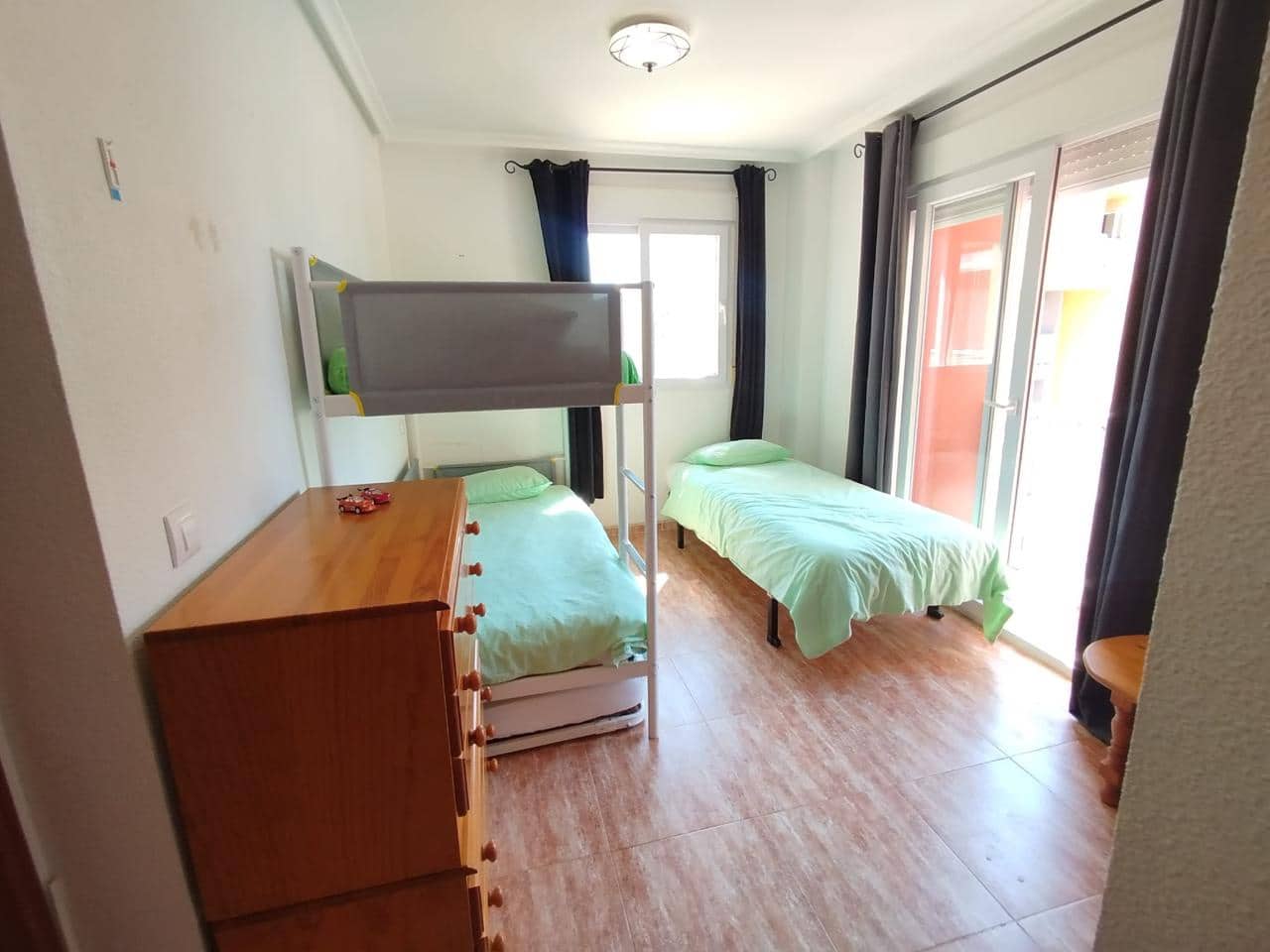2 slaapkamer Flat te koop in La Manga del Mar Menor met zwembad - € 160.000 (Ref: 10011769)