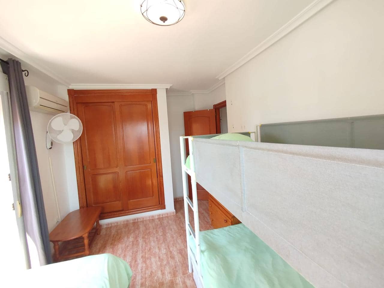 2 slaapkamer Flat te koop in La Manga del Mar Menor met zwembad - € 160.000 (Ref: 10011769)