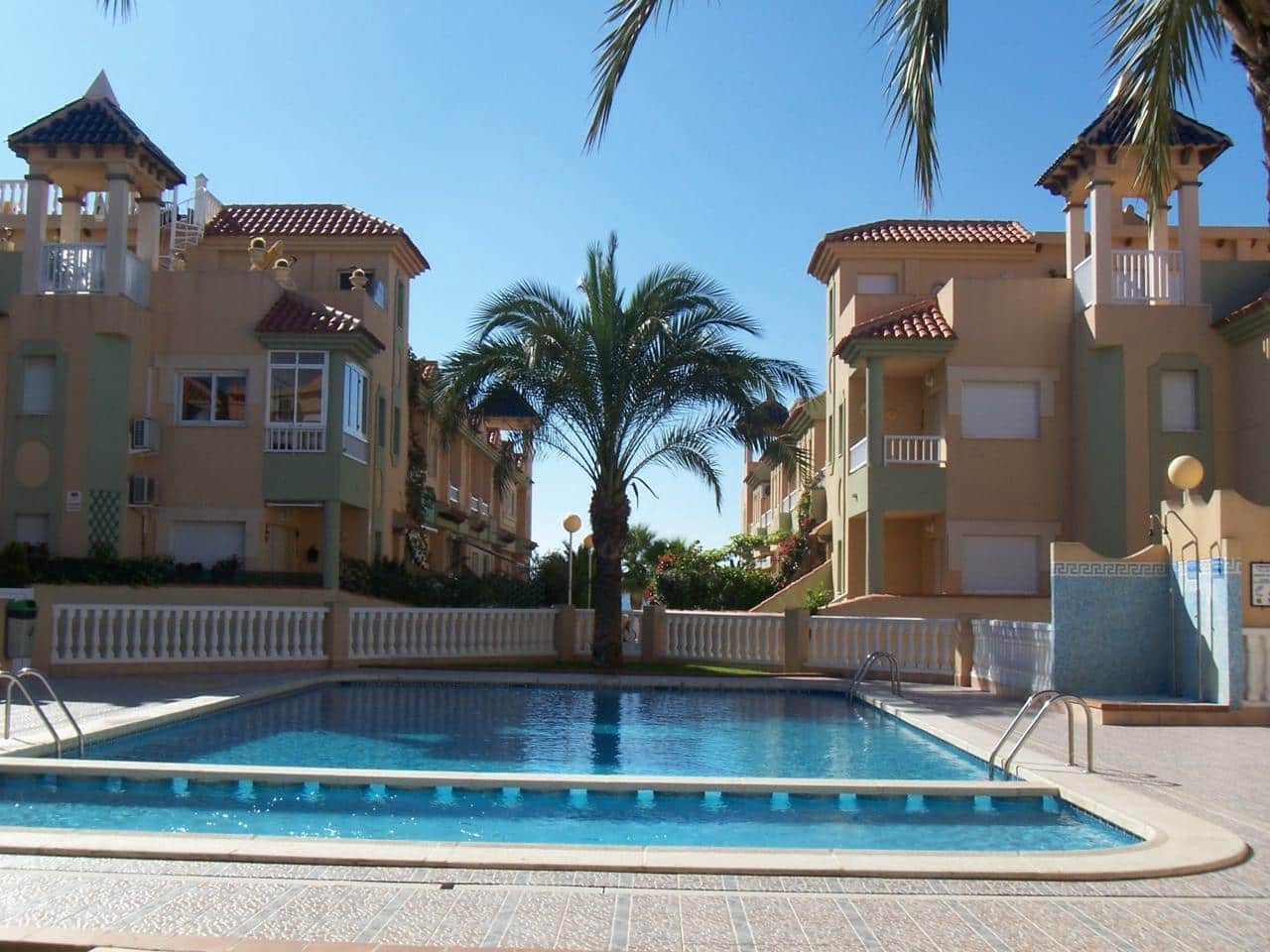 2 soveværelse Lejlighed til salg i La Manga del Mar Menor med swimmingpool garage - € 189.000 (Ref: 10011772)