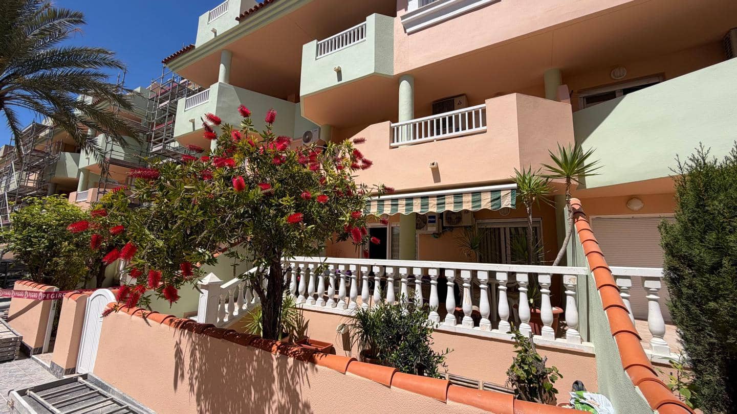 2 soveværelse Lejlighed til salg i La Manga del Mar Menor med swimmingpool garage - € 189.000 (Ref: 10011772)