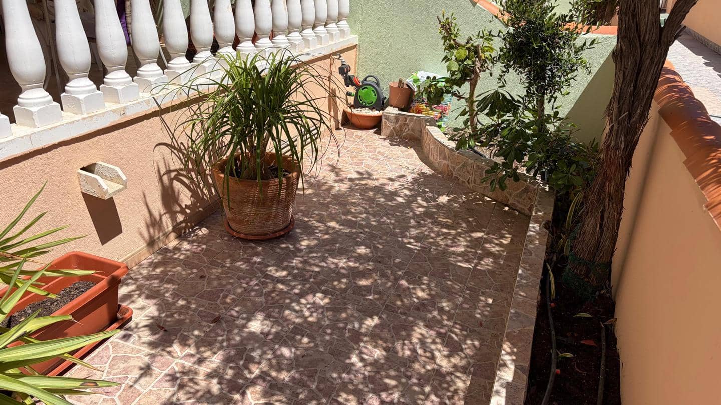 2 soveværelse Lejlighed til salg i La Manga del Mar Menor med swimmingpool garage - € 189.000 (Ref: 10011772)