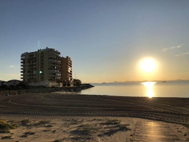 2 soveværelse Lejlighed til salg i La Manga del Mar Menor med swimmingpool - € 199.000 (Ref: 10011773)
