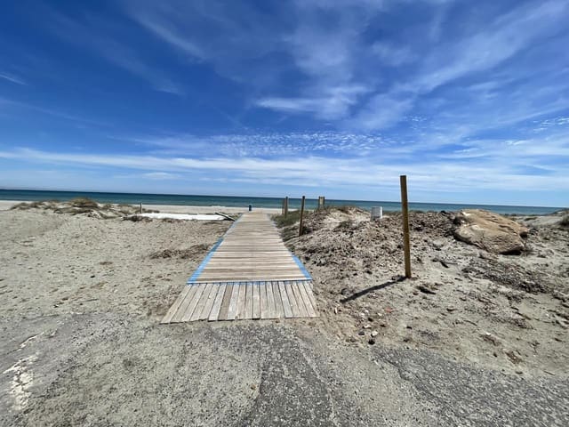 2 soveværelse Lejlighed til salg i La Manga del Mar Menor med swimmingpool - € 199.000 (Ref: 10011773)