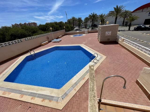 2 soveværelse Lejlighed til salg i La Manga del Mar Menor med swimmingpool - € 199.000 (Ref: 10011773)