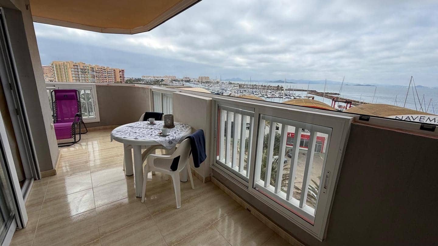 2 soveværelse Lejlighed til salg i La Manga del Mar Menor med swimmingpool - € 199.000 (Ref: 10011773)