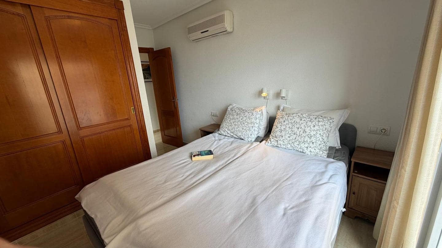 2 soveværelse Lejlighed til salg i La Manga del Mar Menor med swimmingpool - € 199.000 (Ref: 10011773)