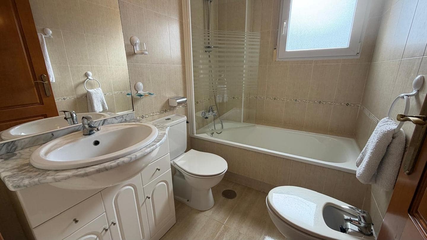 2 soveværelse Lejlighed til salg i La Manga del Mar Menor med swimmingpool - € 199.000 (Ref: 10011773)