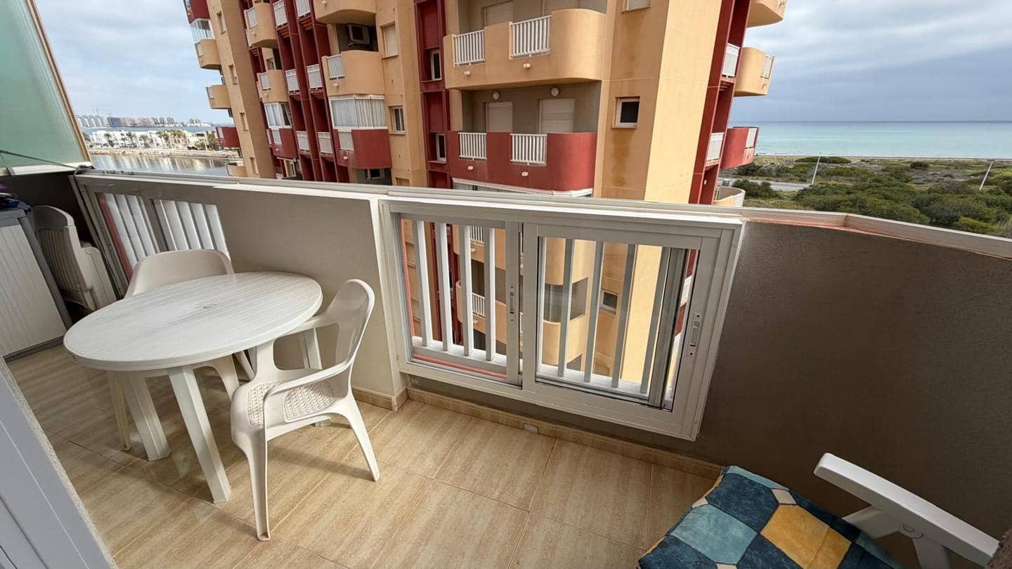 2 soveværelse Lejlighed til salg i La Manga del Mar Menor med swimmingpool - € 199.000 (Ref: 10011773)