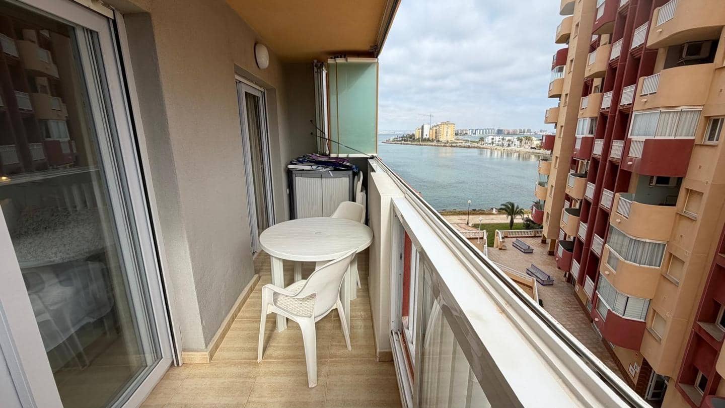 2 soveværelse Lejlighed til salg i La Manga del Mar Menor med swimmingpool - € 199.000 (Ref: 10011773)