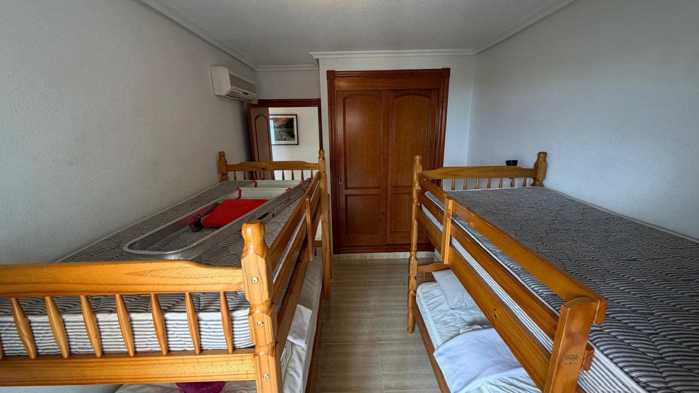 2 soveværelse Lejlighed til salg i La Manga del Mar Menor med swimmingpool - € 199.000 (Ref: 10011773)