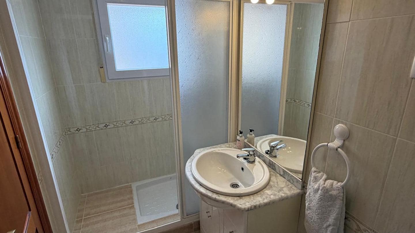 2 soveværelse Lejlighed til salg i La Manga del Mar Menor med swimmingpool - € 199.000 (Ref: 10011773)