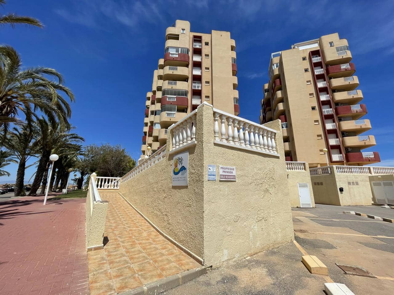 2 soveværelse Lejlighed til salg i La Manga del Mar Menor med swimmingpool - € 199.000 (Ref: 10011773)