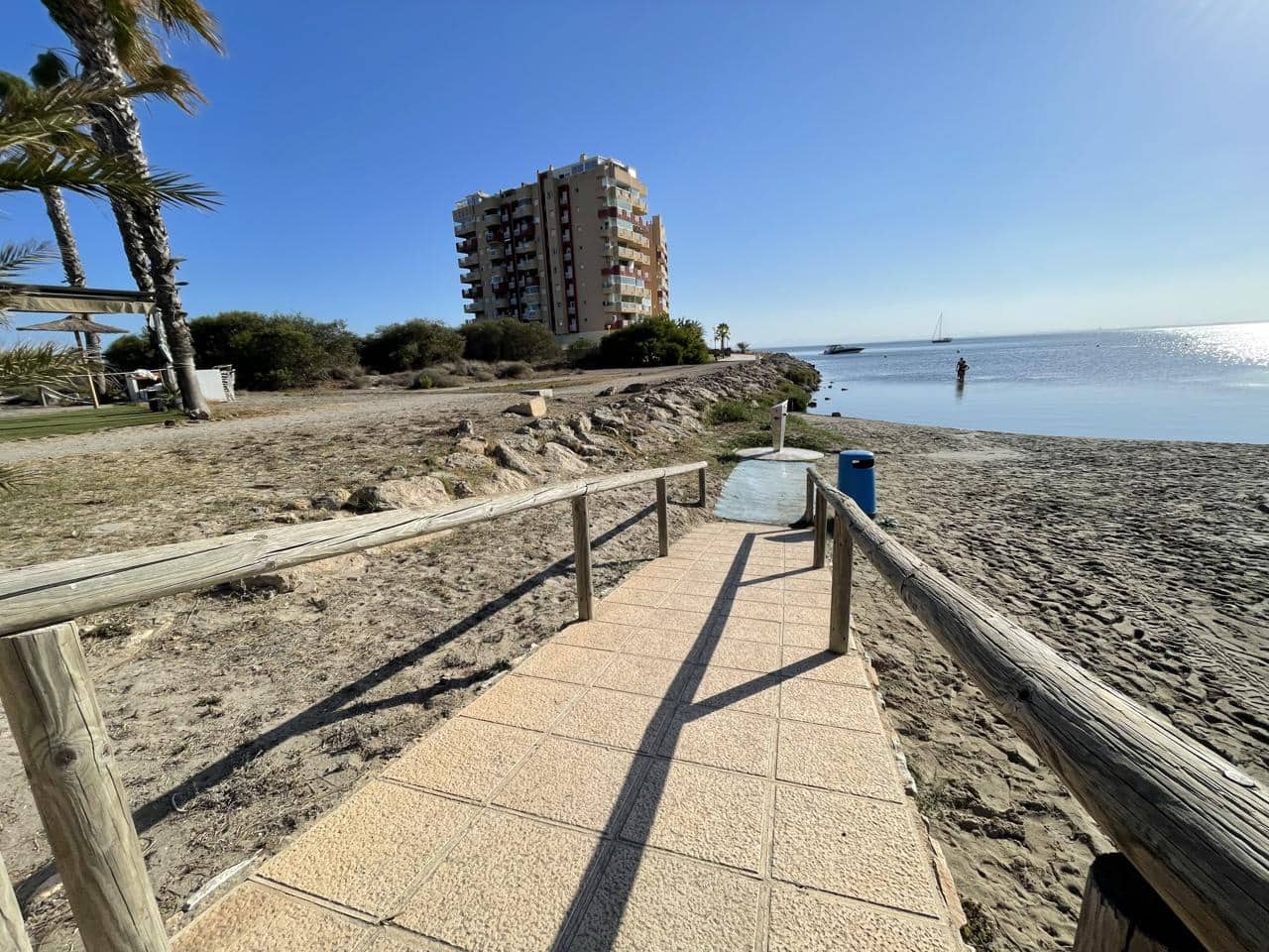 2 soveværelse Lejlighed til salg i La Manga del Mar Menor med swimmingpool - € 199.000 (Ref: 10011773)