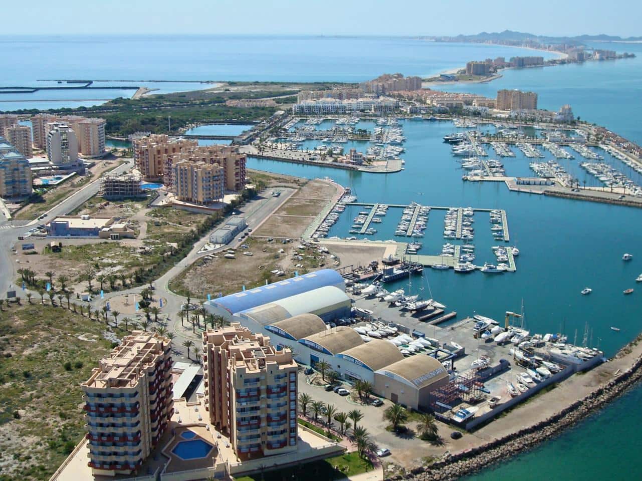 2 soveværelse Lejlighed til salg i La Manga del Mar Menor med swimmingpool - € 199.000 (Ref: 10011773)