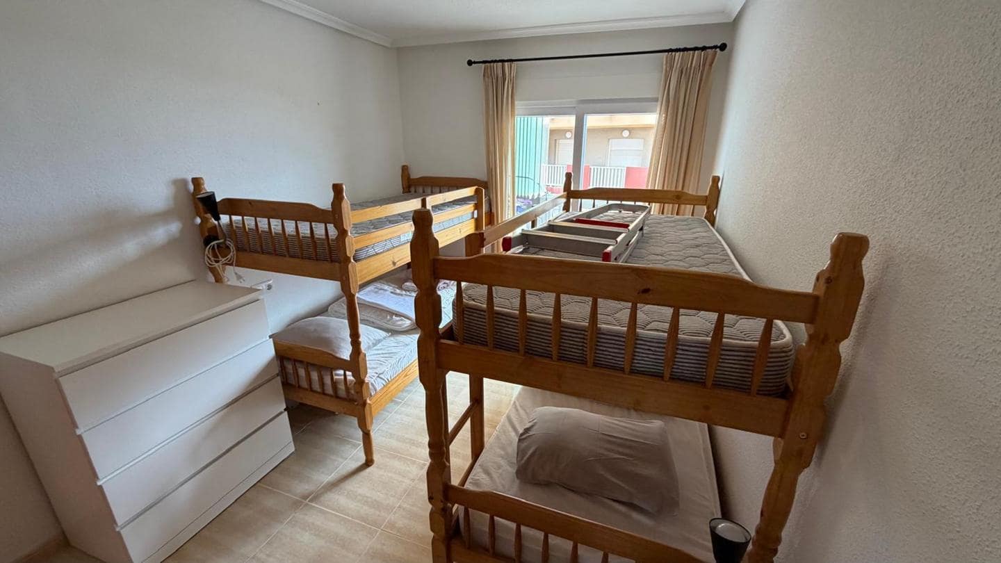 2 soveværelse Lejlighed til salg i La Manga del Mar Menor med swimmingpool - € 199.000 (Ref: 10011773)