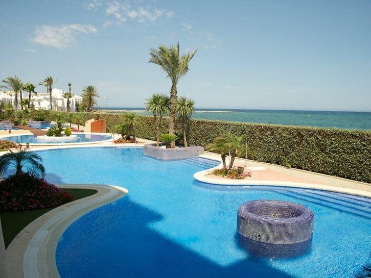2 slaapkamer Flat te koop in La Manga del Mar Menor met zwembad garage - € 319.000 (Ref: 10011776)