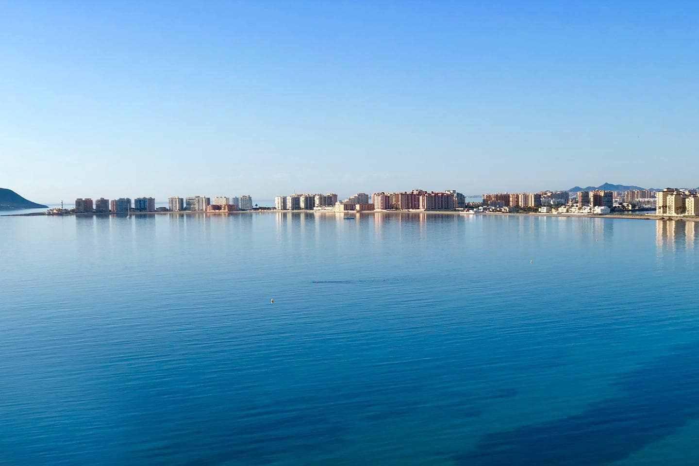 2 slaapkamer Flat te koop in La Manga del Mar Menor met zwembad garage - € 319.000 (Ref: 10011776)