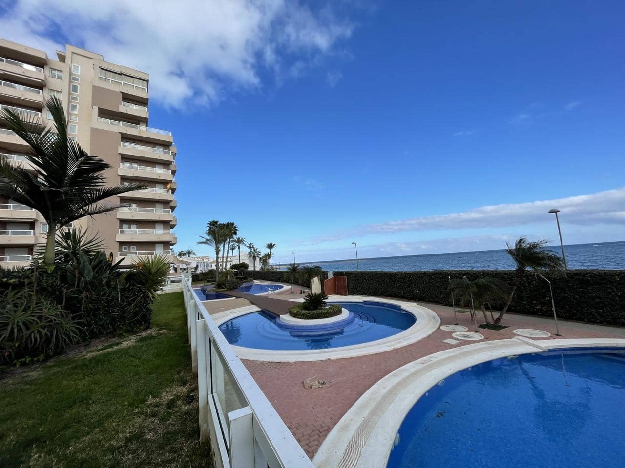 2 slaapkamer Flat te koop in La Manga del Mar Menor met zwembad garage - € 319.000 (Ref: 10011776)