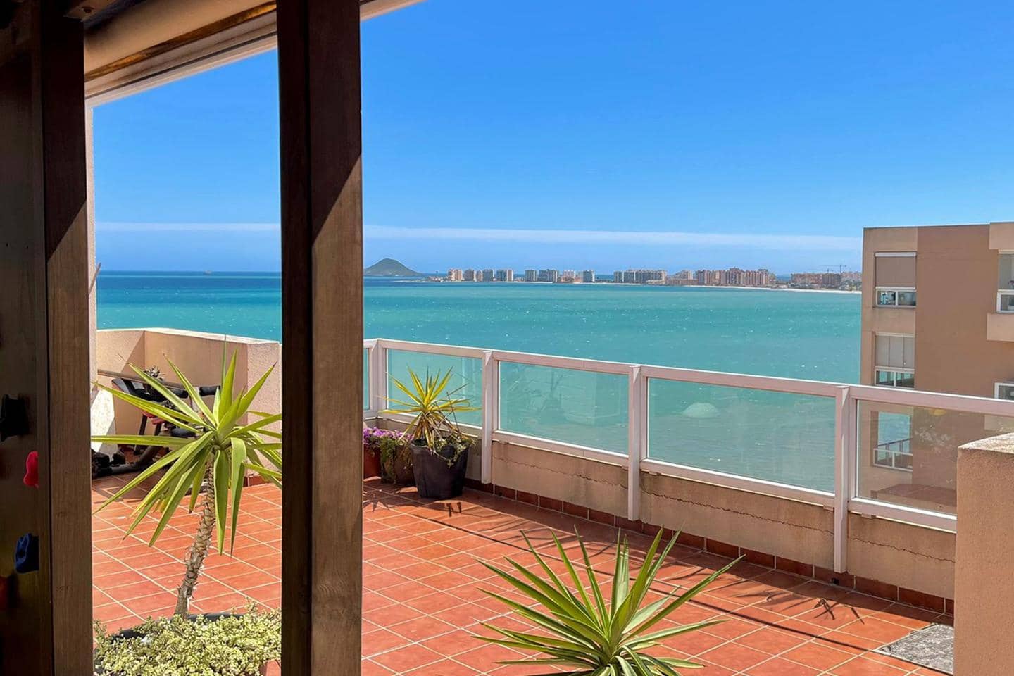 2 slaapkamer Flat te koop in La Manga del Mar Menor met zwembad garage - € 319.000 (Ref: 10011776)