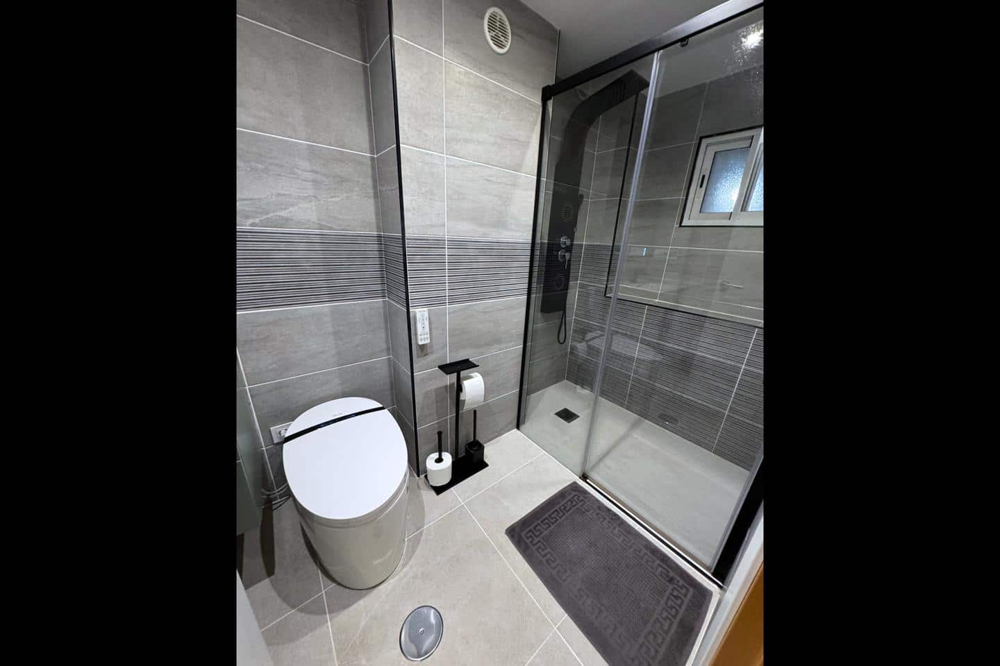 2 slaapkamer Flat te koop in La Manga del Mar Menor met zwembad garage - € 319.000 (Ref: 10011776)