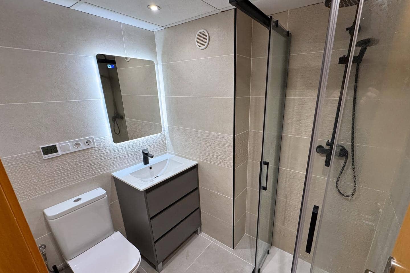 2 slaapkamer Flat te koop in La Manga del Mar Menor met zwembad garage - € 319.000 (Ref: 10011776)