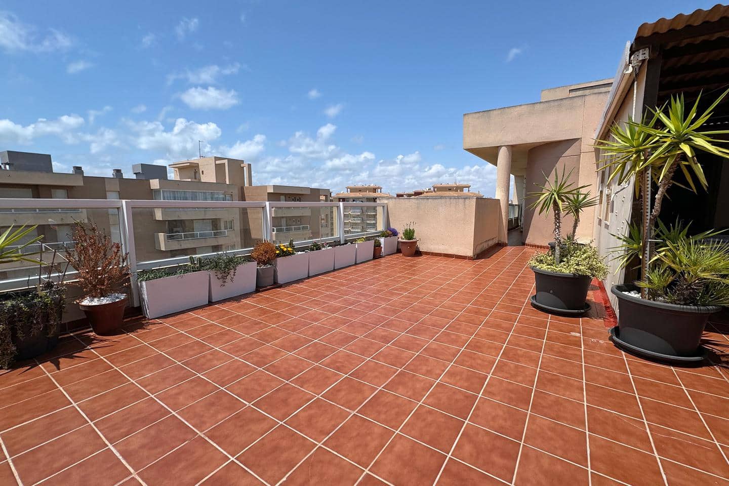 2 slaapkamer Flat te koop in La Manga del Mar Menor met zwembad garage - € 319.000 (Ref: 10011776)