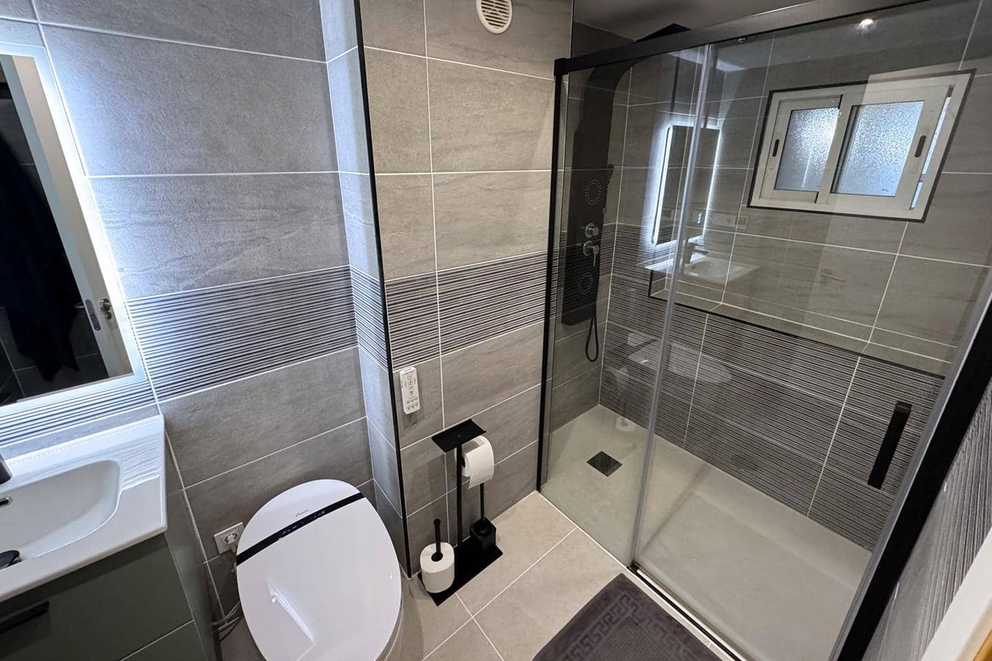 2 slaapkamer Flat te koop in La Manga del Mar Menor met zwembad garage - € 319.000 (Ref: 10011776)