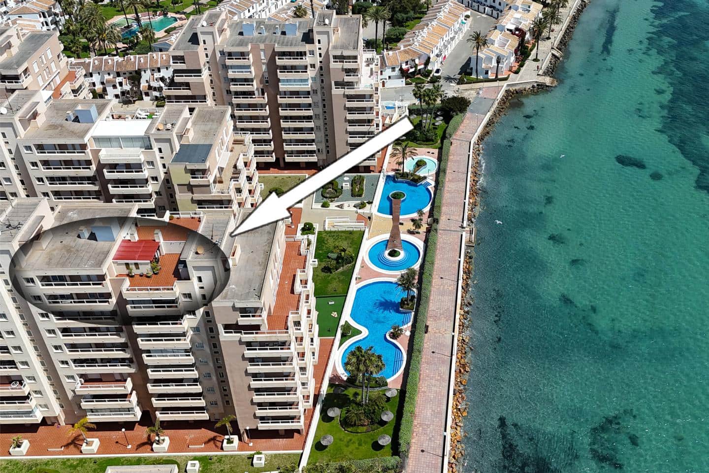 2 slaapkamer Flat te koop in La Manga del Mar Menor met zwembad garage - € 319.000 (Ref: 10011776)