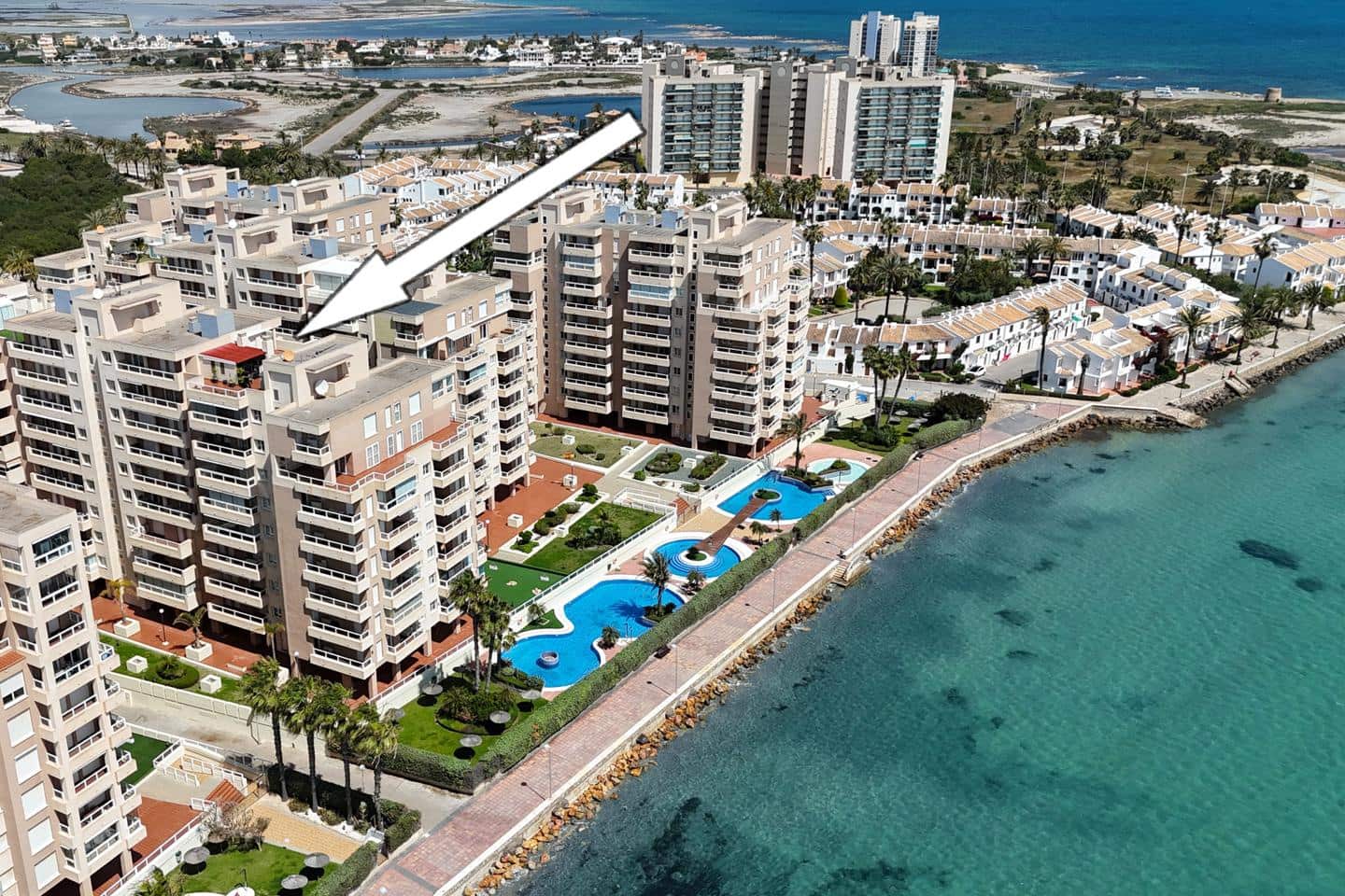 2 slaapkamer Flat te koop in La Manga del Mar Menor met zwembad garage - € 319.000 (Ref: 10011776)