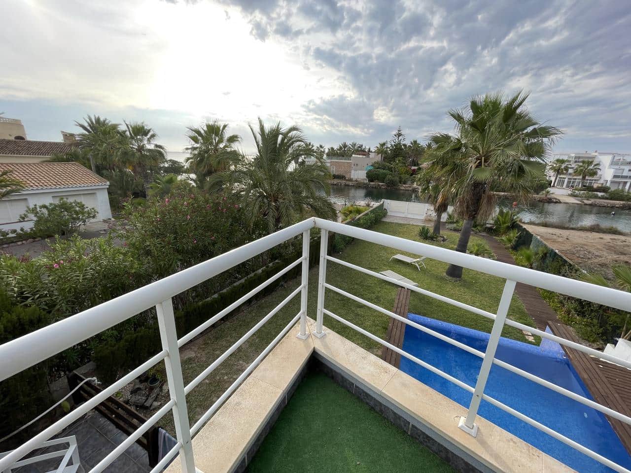 5 bedroom Villa for sale in La Manga del Mar Menor with pool garage - € 685,000 (Ref: 10011777)