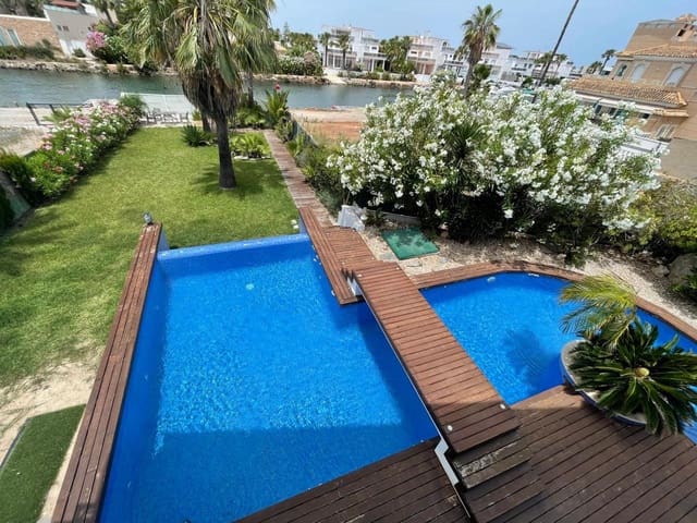 5 bedroom Villa for sale in La Manga del Mar Menor with pool garage - € 685,000 (Ref: 10011777)