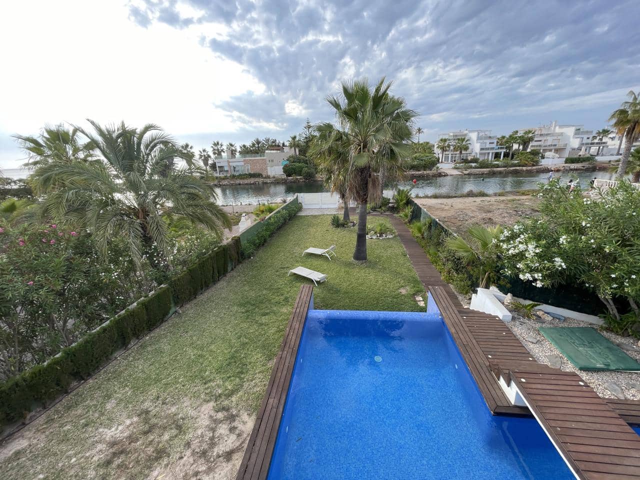 5 bedroom Villa for sale in La Manga del Mar Menor with pool garage - € 685,000 (Ref: 10011777)