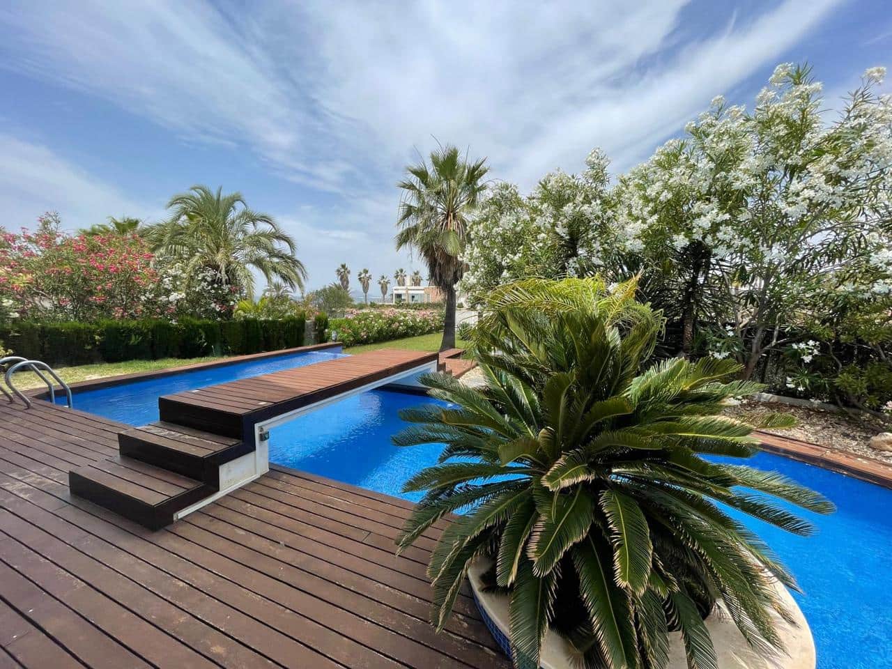 5 bedroom Villa for sale in La Manga del Mar Menor with pool garage - € 685,000 (Ref: 10011777)