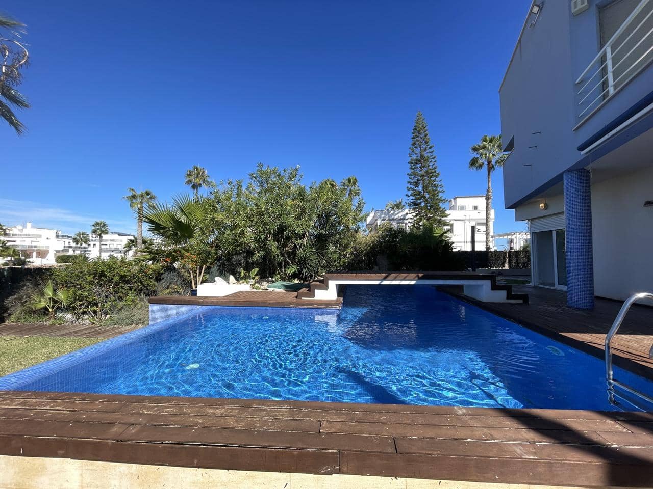 5 bedroom Villa for sale in La Manga del Mar Menor with pool garage - € 685,000 (Ref: 10011777)