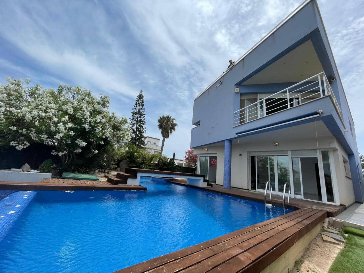 5 bedroom Villa for sale in La Manga del Mar Menor with pool garage - € 685,000 (Ref: 10011777)