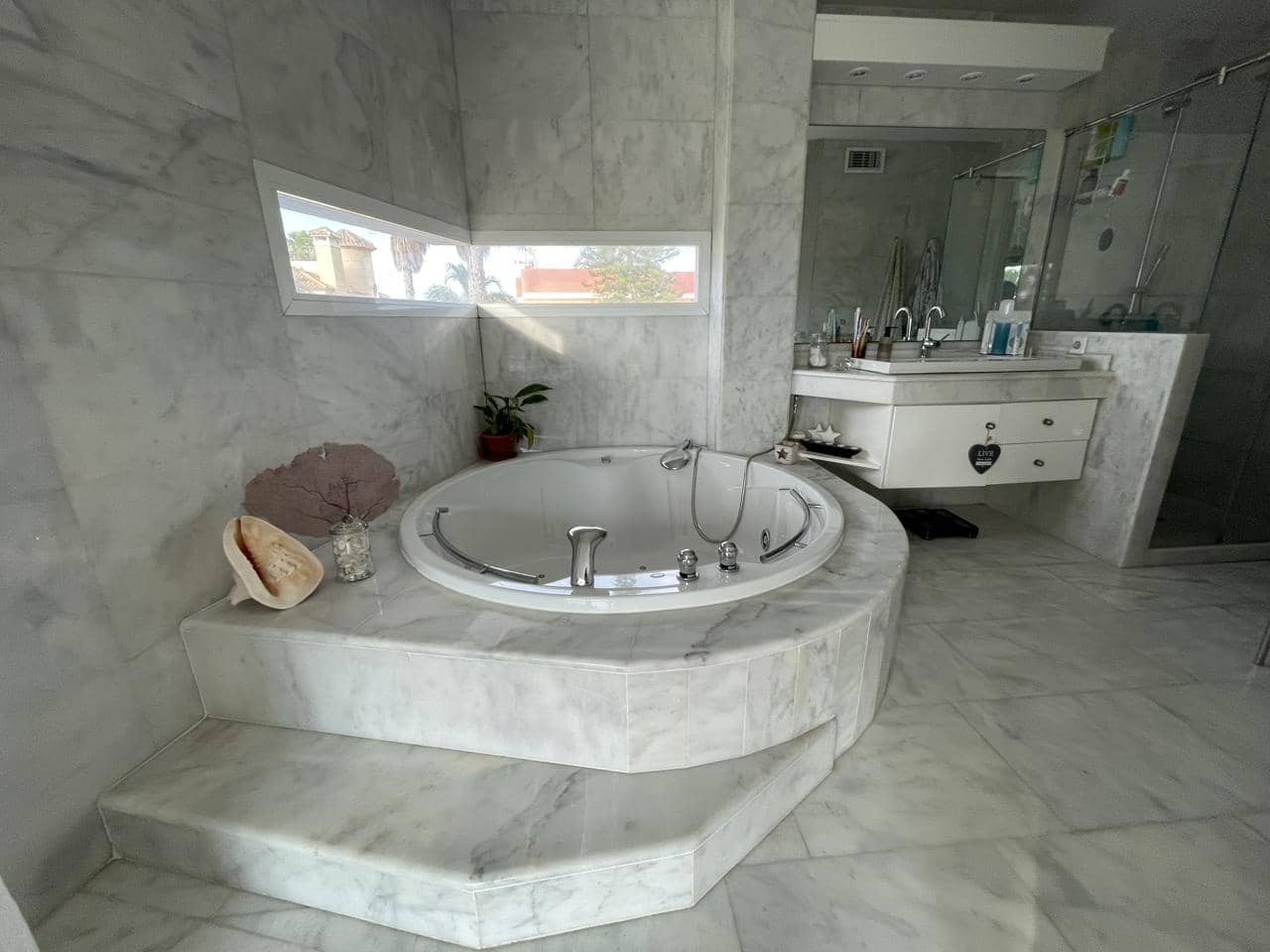 5 bedroom Villa for sale in La Manga del Mar Menor with pool garage - € 685,000 (Ref: 10011777)