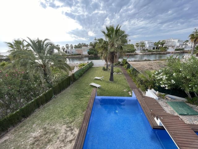 5 bedroom Villa for sale in La Manga del Mar Menor with pool garage - € 685,000 (Ref: 10011777)