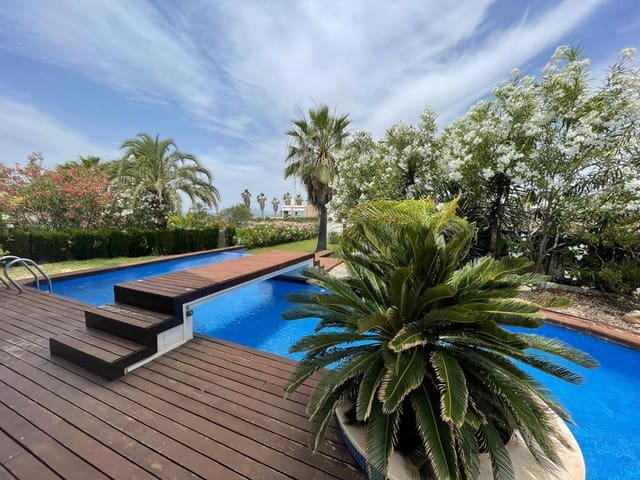 5 bedroom Villa for sale in La Manga del Mar Menor with pool garage - € 685,000 (Ref: 10011777)