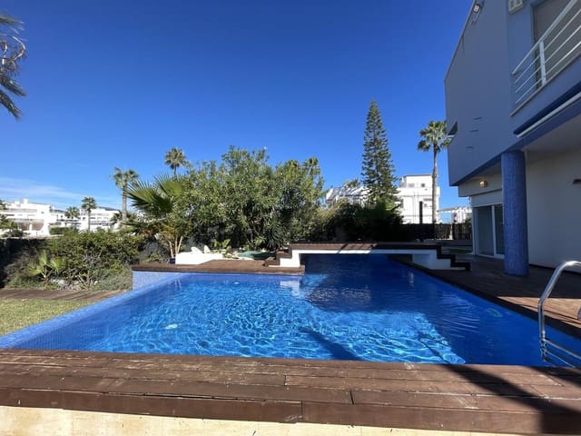 5 bedroom Villa for sale in La Manga del Mar Menor with pool garage - € 685,000 (Ref: 10011777)