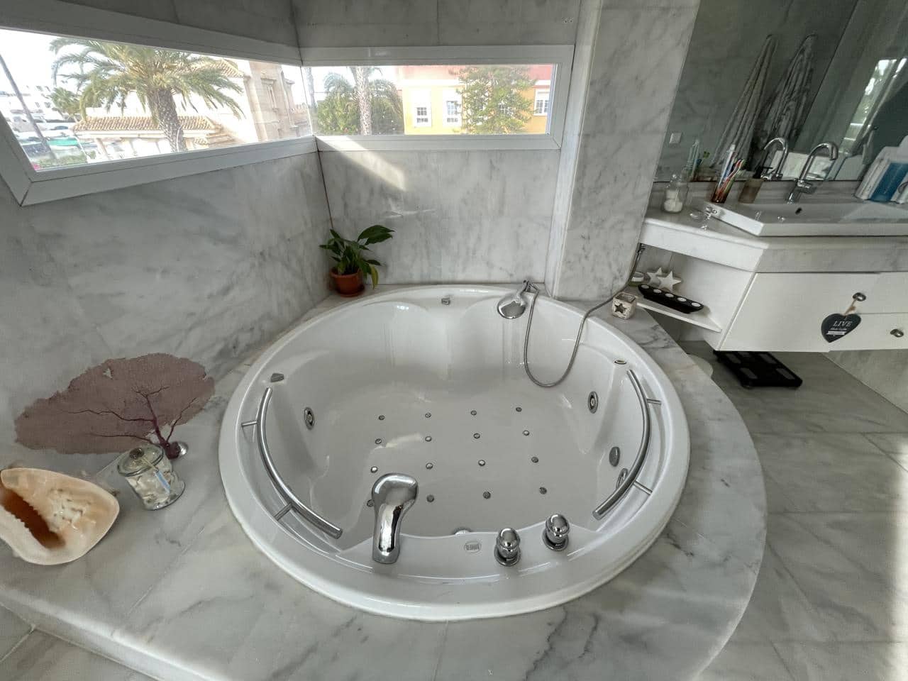 5 bedroom Villa for sale in La Manga del Mar Menor with pool garage - € 685,000 (Ref: 10011777)